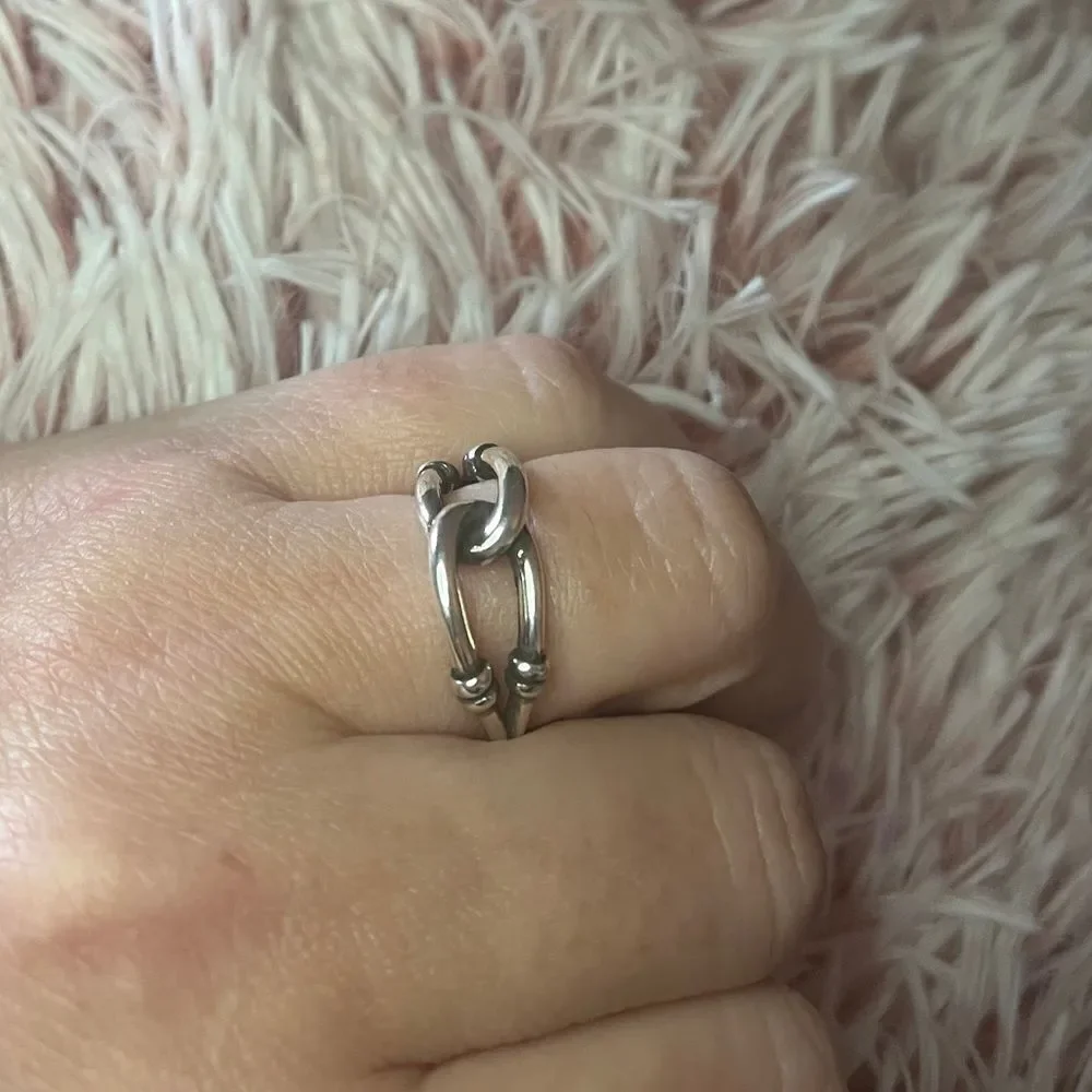 The Tie Me In Knots Ring, adjustable in 925 silver